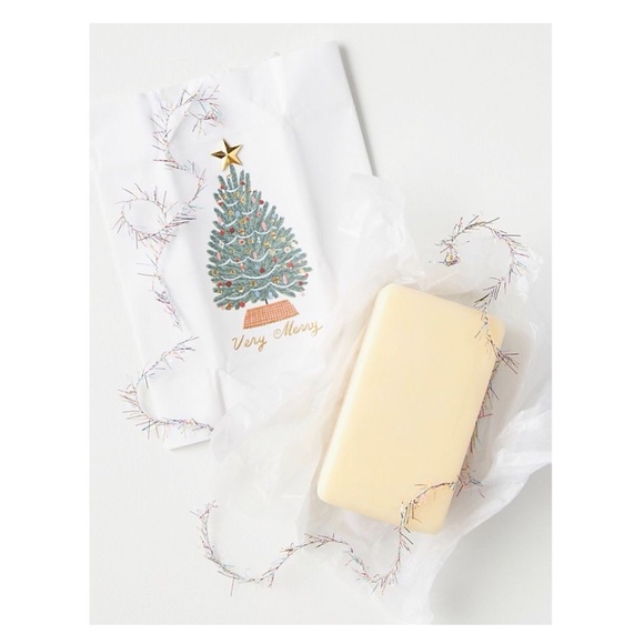 🎄Anthro Holiday Soap - Picture 3 of 5